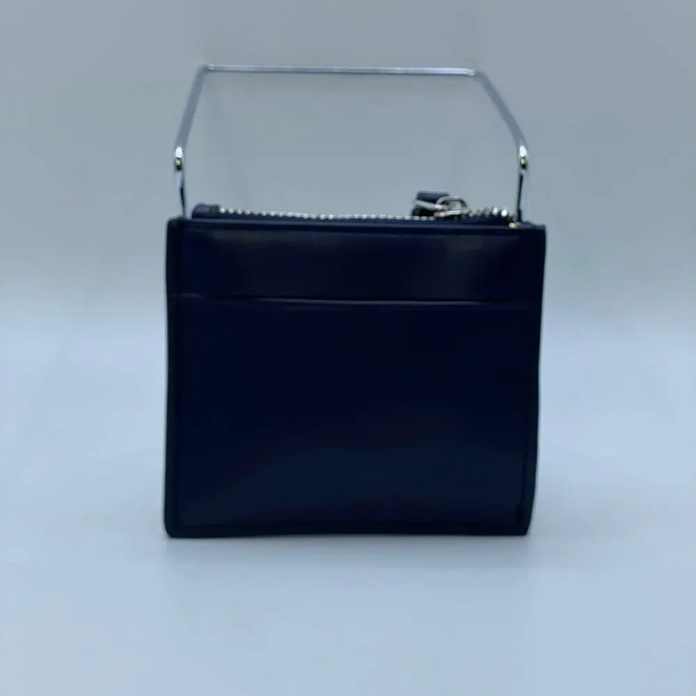 Tommy Hilfiger bold giving classic
